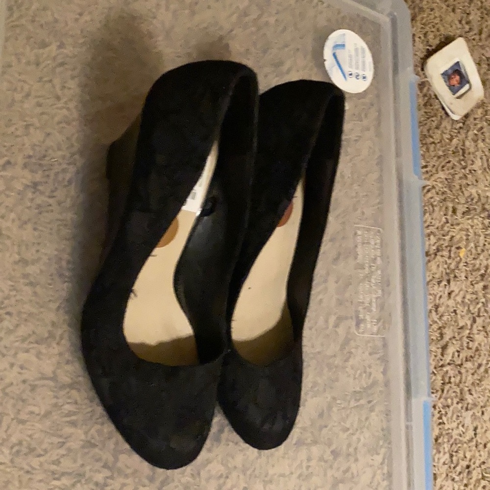 black wedges